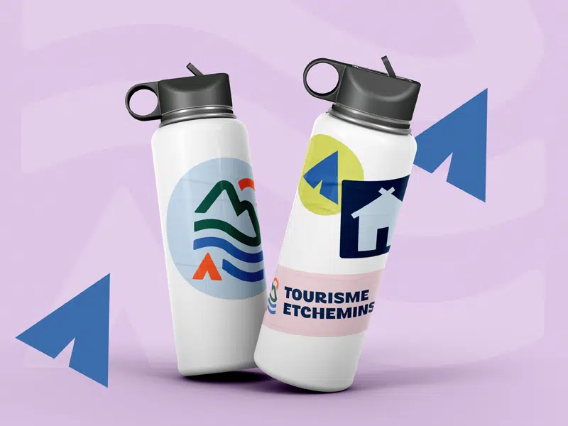Création d'une identité visuelle pour Tourisme Etchemins avec affichage publicitaire sur goodies